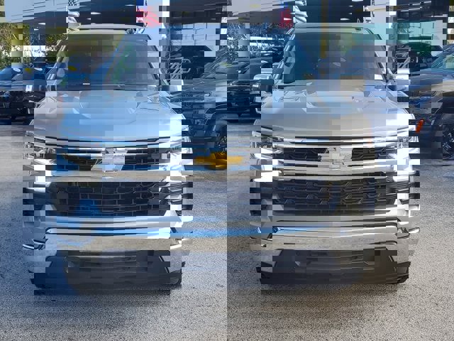 Used 2025 Chevrolet Silverado 1500 LT image 2
