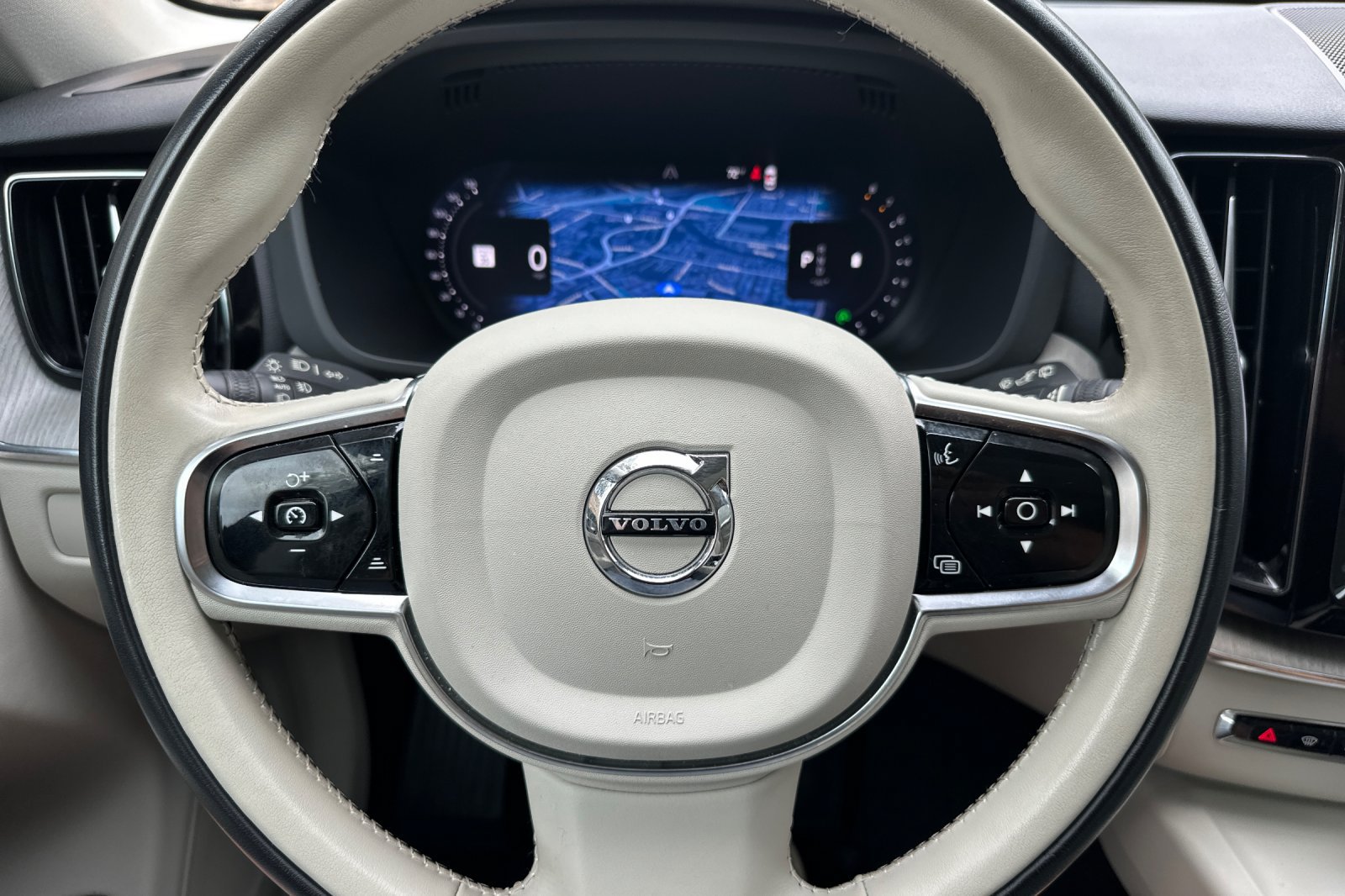 Certified 2024 Volvo XC60 B5 Plus w/ Protection Package Premier AWD/4WD image 29