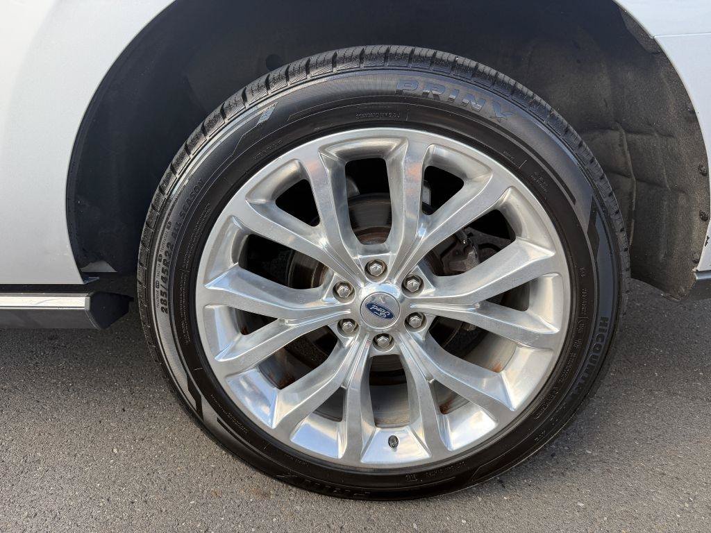 Used 2019 Ford Expedition Limited w/ Equipment Group 302A AWD/4WD image 10
