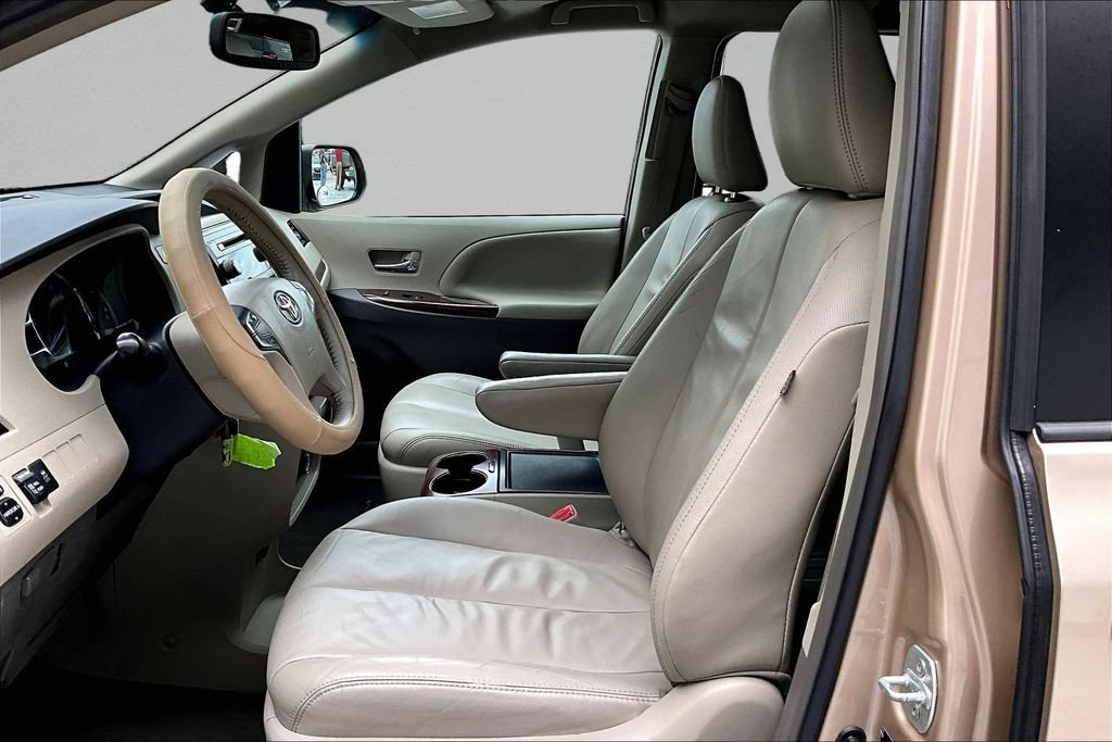 Used 2013 Toyota Sienna XLE FWD image 21