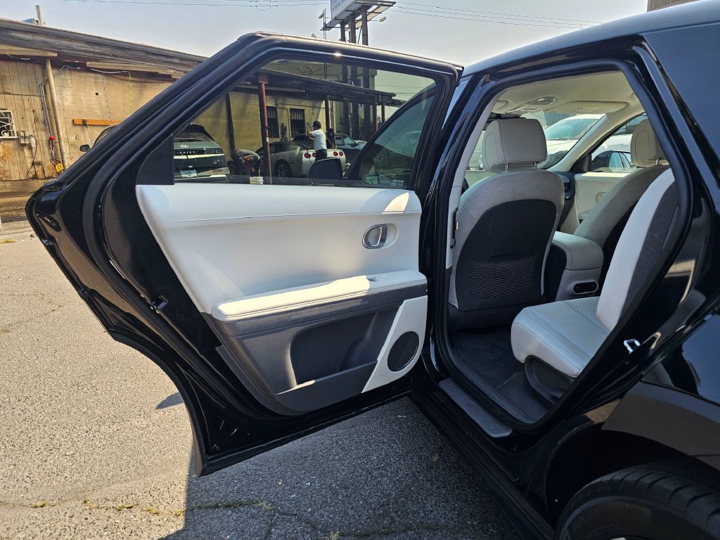 Used 2023 Hyundai Ioniq 5 SEL w/ Cargo Package AWD/4WD image 15