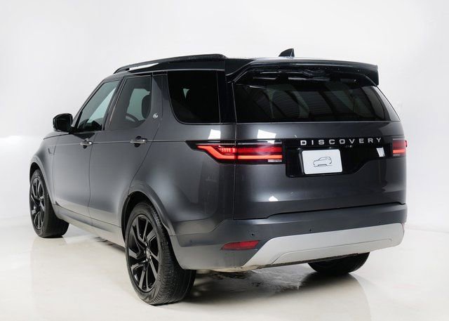 Used 2025 Land Rover Discovery S image 31