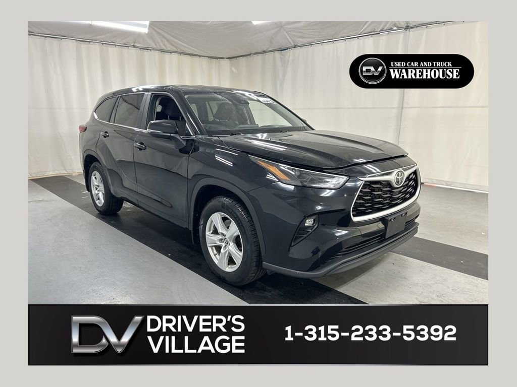 Used 2023 Toyota Highlander LE AWD/4WD image 1