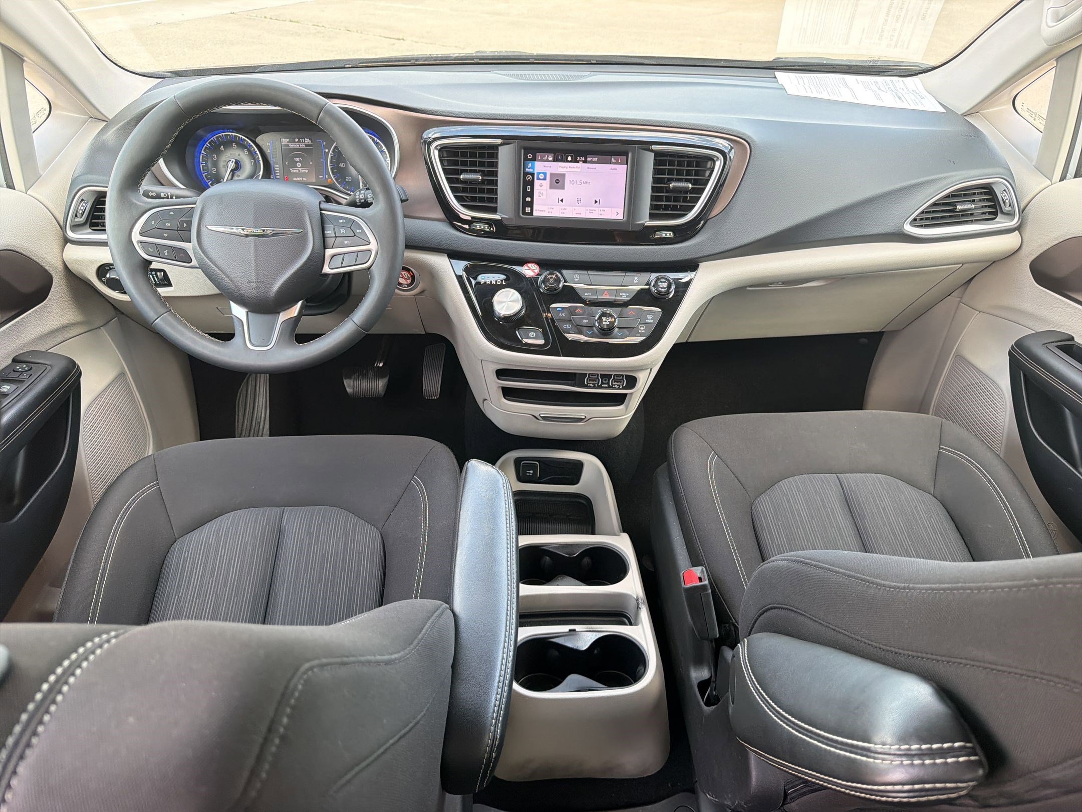 Used 2024 Chrysler Voyager LX image 16