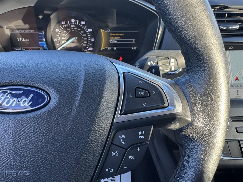 Used 2018 Ford Fusion SE w/ Equipment Group 201A FWD image 27