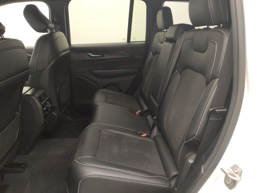 Used 2023 Jeep Grand Cherokee Altitude AWD/4WD image 18