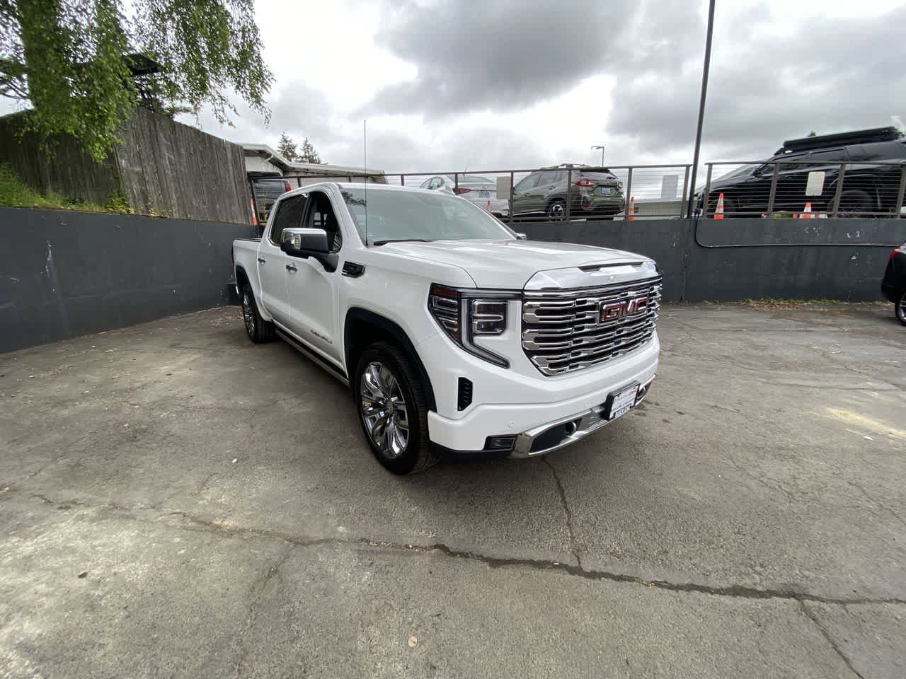 Used 2023 GMC Sierra 1500 Denali w/ Denali Reserve Package AWD/4WD image 8
