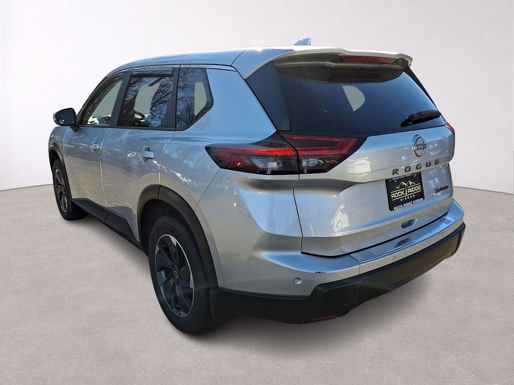 Used 2024 Nissan Rogue SV image 5