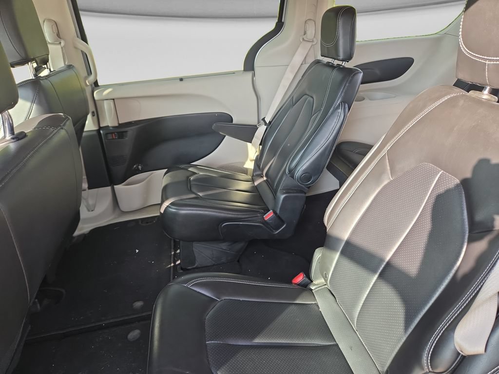 Used 2023 Chrysler Pacifica Touring-L FWD image 34