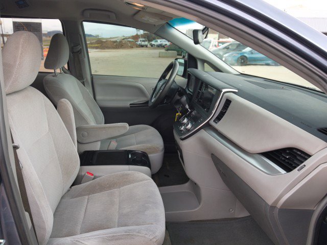 Used 2015 Toyota Sienna LE FWD image 30