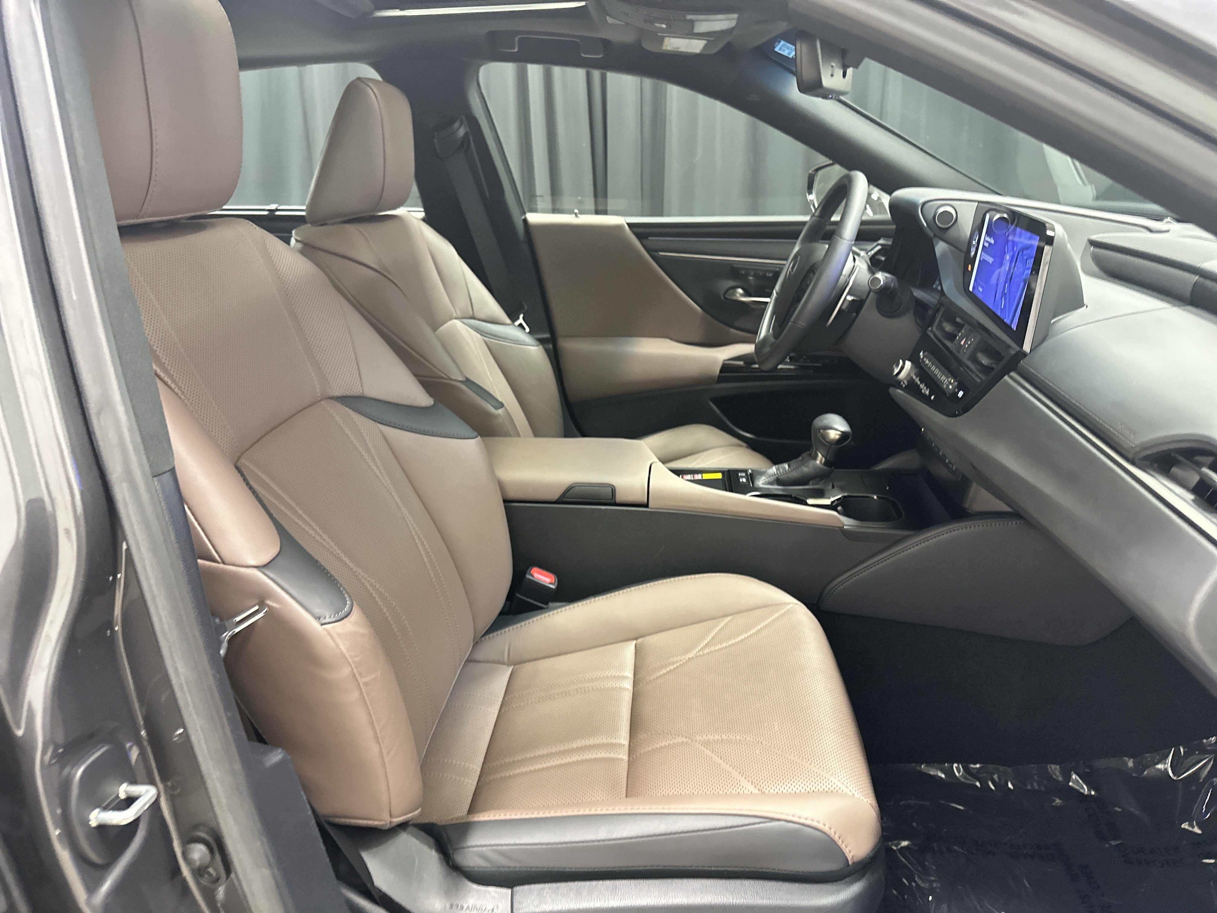Certified 2024 Lexus ES 300h Ultra Luxury w/ Accessory Package (Z1) FWD image 33