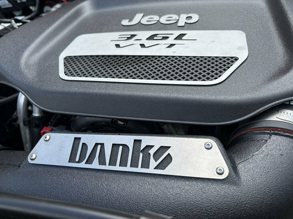 Used 2013 Jeep Wrangler Unlimited Sahara w/ Dual Top Group AWD/4WD image 18