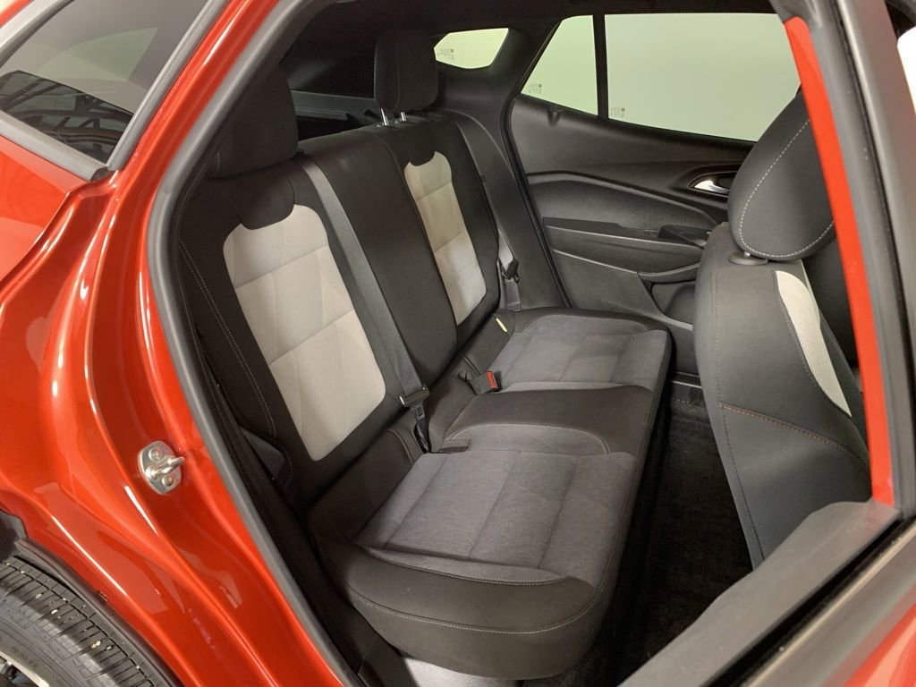 Used 2024 Chevrolet Trax RS FWD image 32