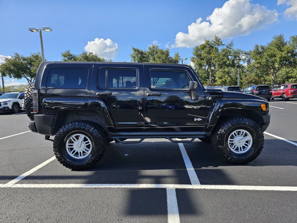 Used 2010 HUMMER H3 Luxury AWD/4WD image 2