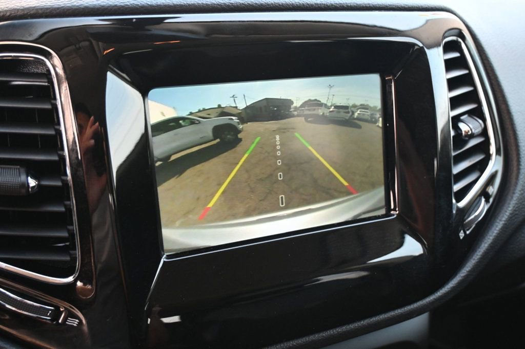 Used 2020 Jeep Compass Latitude FWD image 12