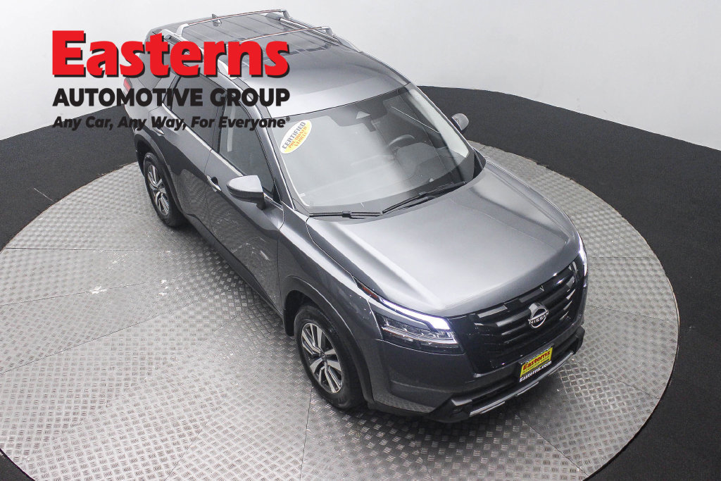 Used 2024 Nissan Pathfinder SL w/ Black Appearance Package AWD/4WD image 4