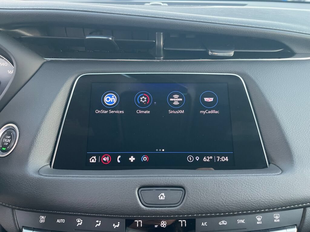 Used 2023 Cadillac XT4 Luxury w/ Cold Weather Package FWD image 10