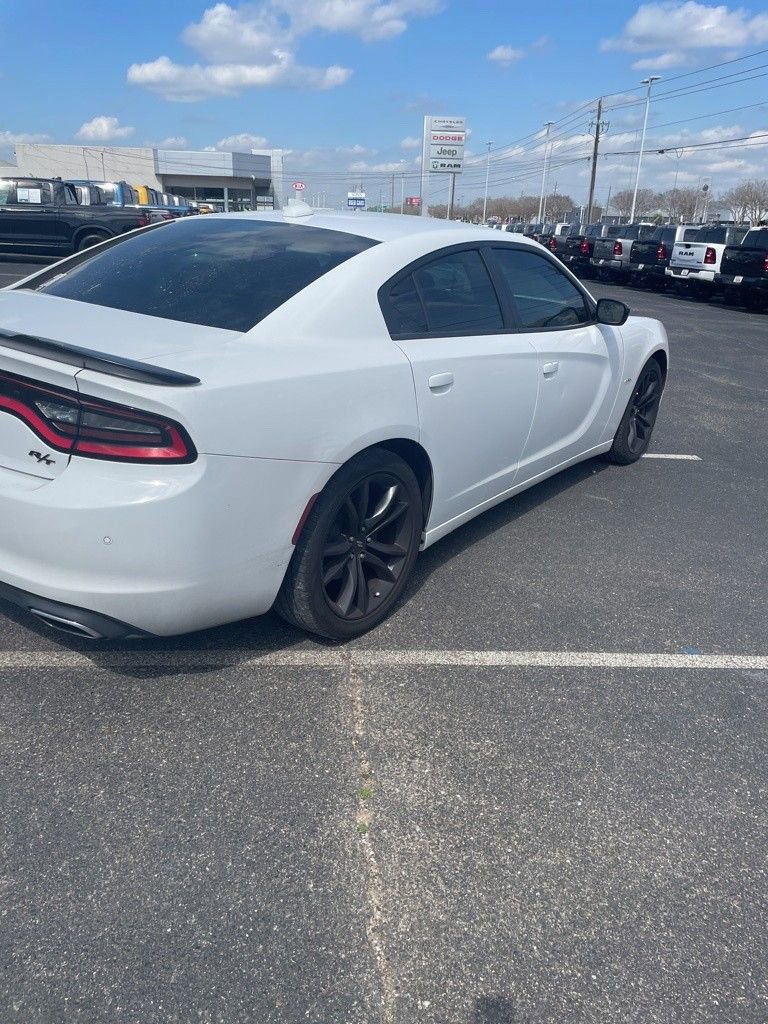 Used 2018 Dodge Charger R/T w/ Plus Group RWD image 3