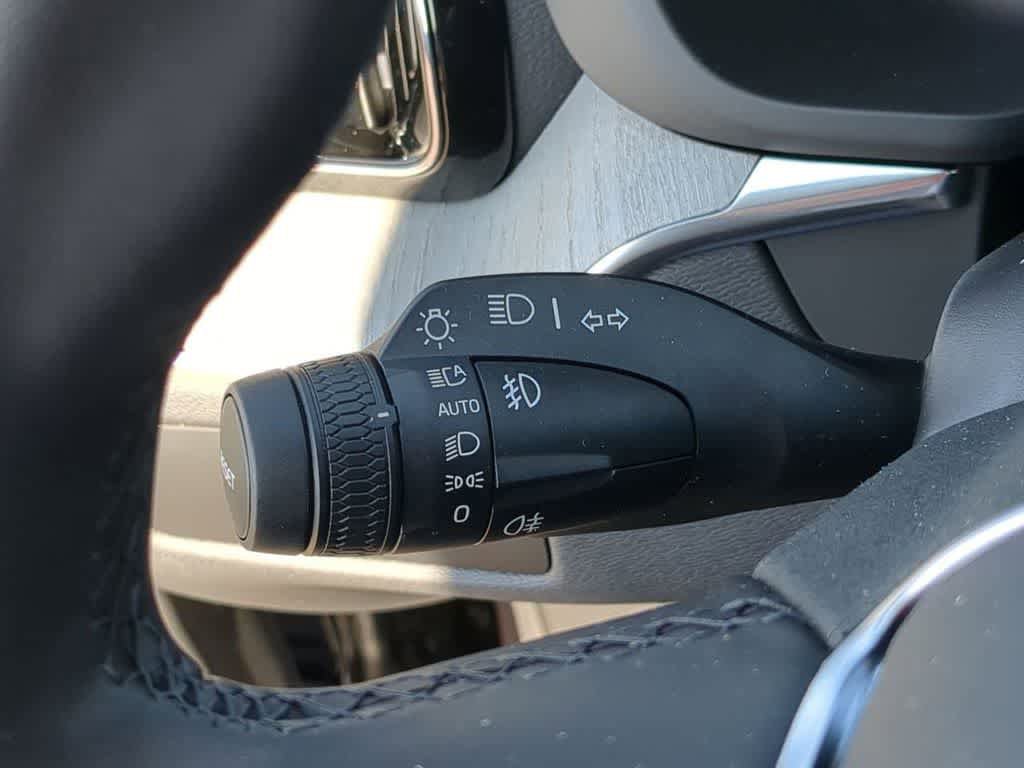Used 2025 Volvo XC60 B5 Ultra AWD/4WD image 25