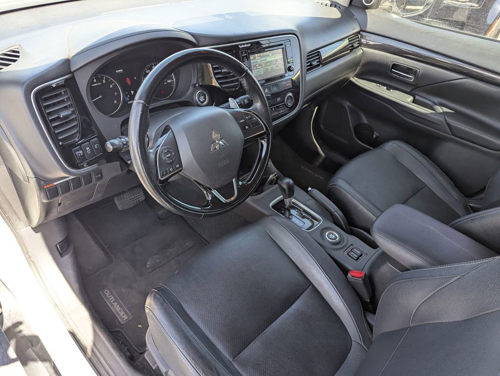Used 2016 Mitsubishi Outlander GT AWD/4WD image 28