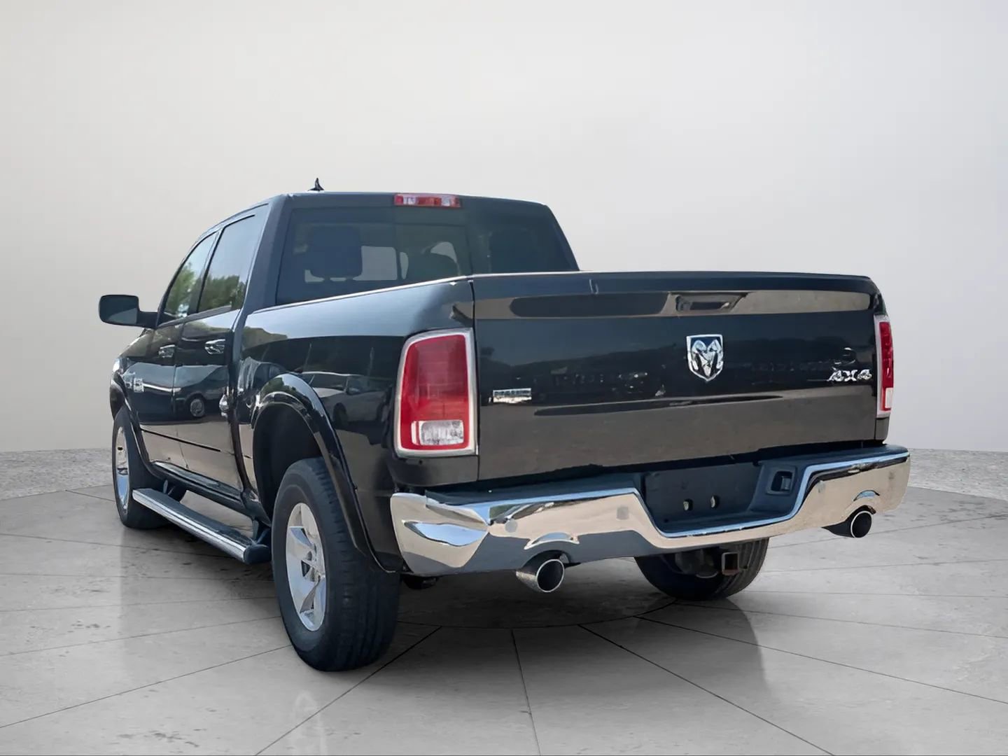 Used 2017 RAM 1500 Laramie w/ Convenience Group AWD/4WD image 3