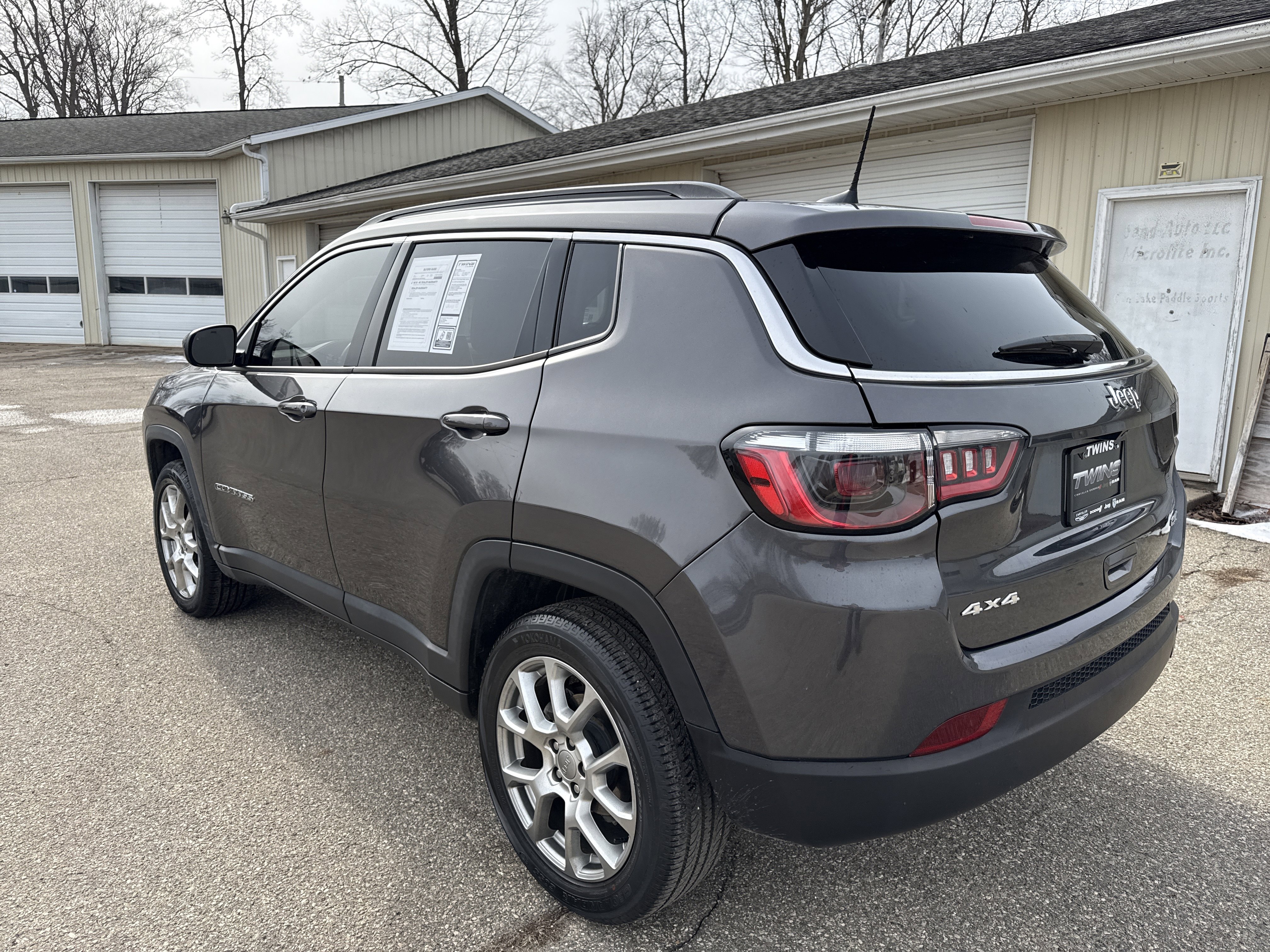 Used 2022 Jeep Compass Latitude image 6