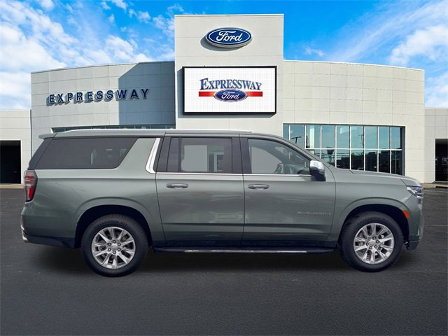 Used 2023 Chevrolet Suburban Premier image 5
