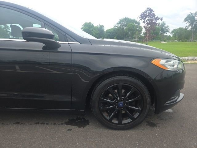 Used 2017 Ford Fusion SE FWD image 5