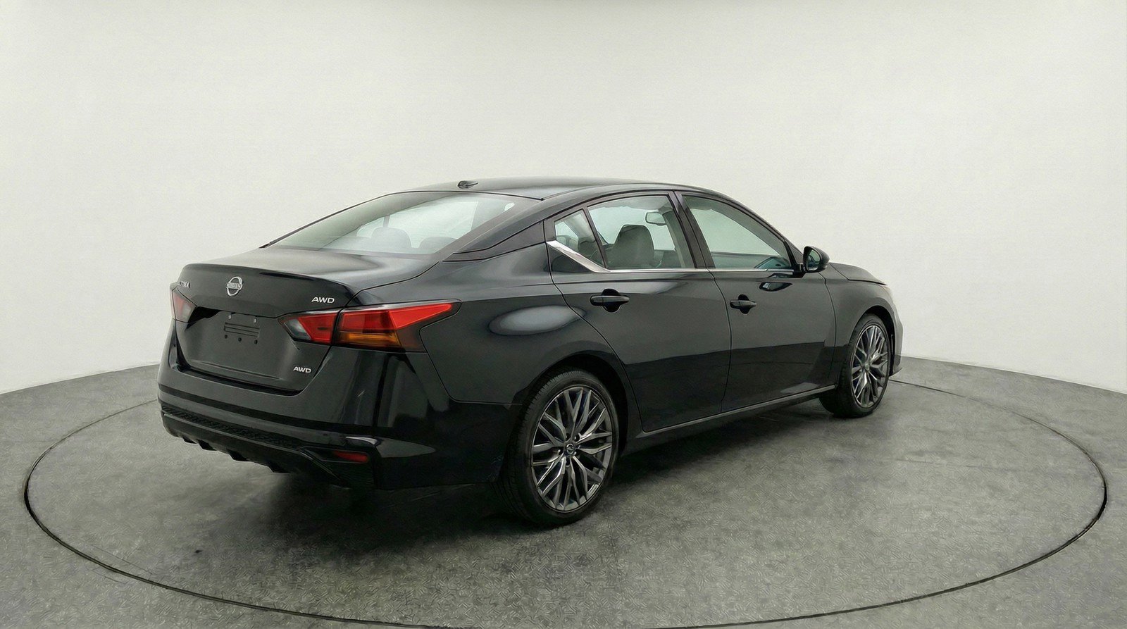 Used 2025 Nissan Altima 2.5 SV FWD image 9