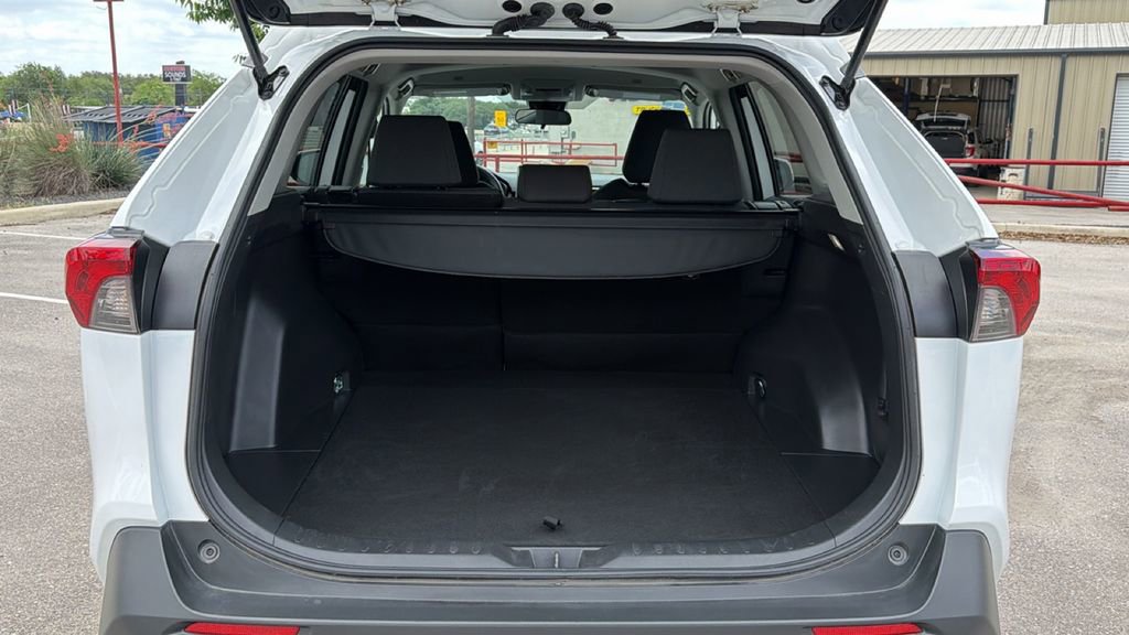 Certified 2025 Toyota RAV4 XLE FWD image 37