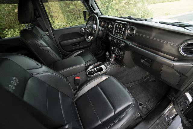 Used 2019 Jeep Wrangler Unlimited Sahara w/ Quick Order Package 24M Moab image 28