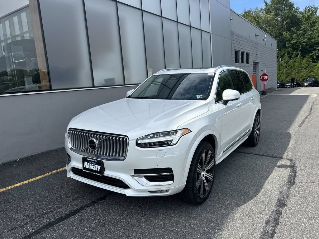 Certified 2023 Volvo XC90 B6 Ultimate w/ Protection Package Premier AWD/4WD image 4