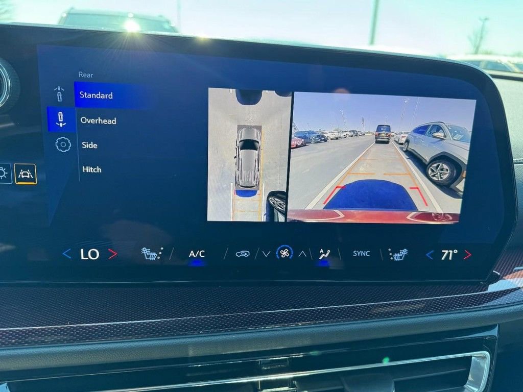 Used 2024 Chevrolet Traverse Z71 image 23