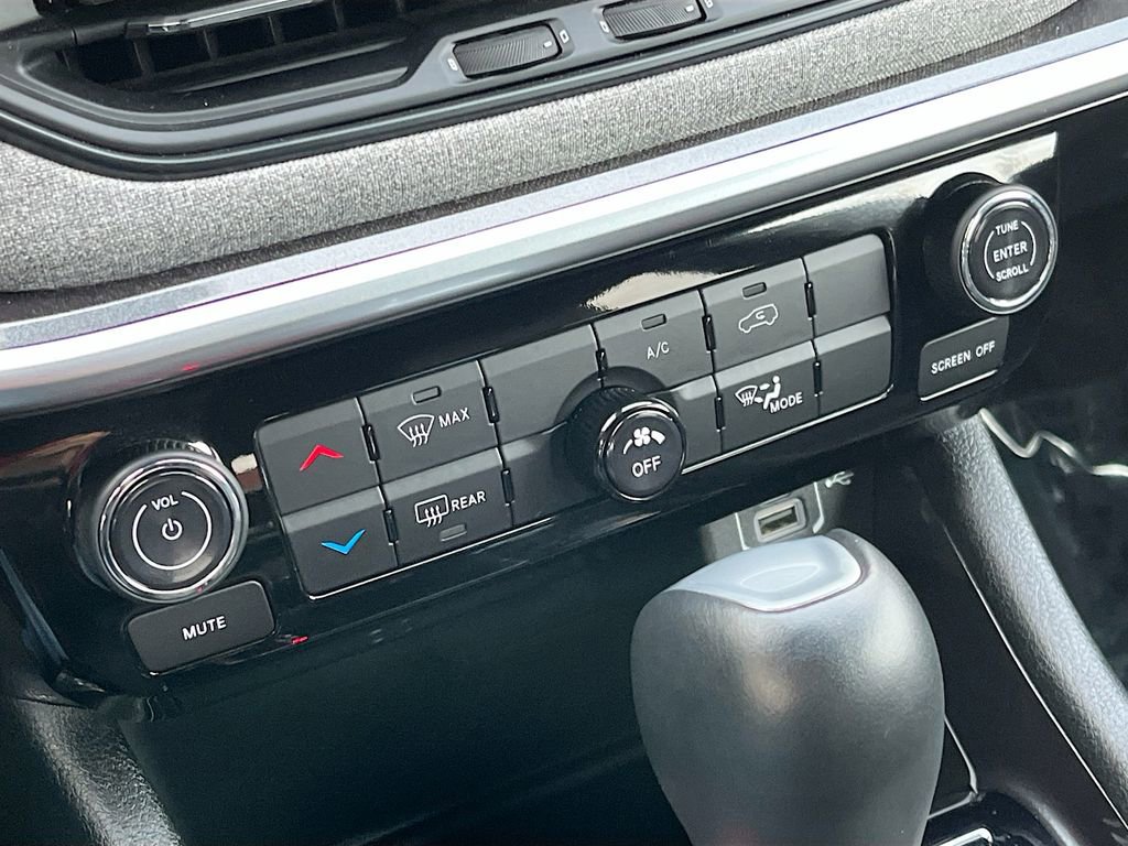 Used 2025 Jeep Compass Latitude image 15