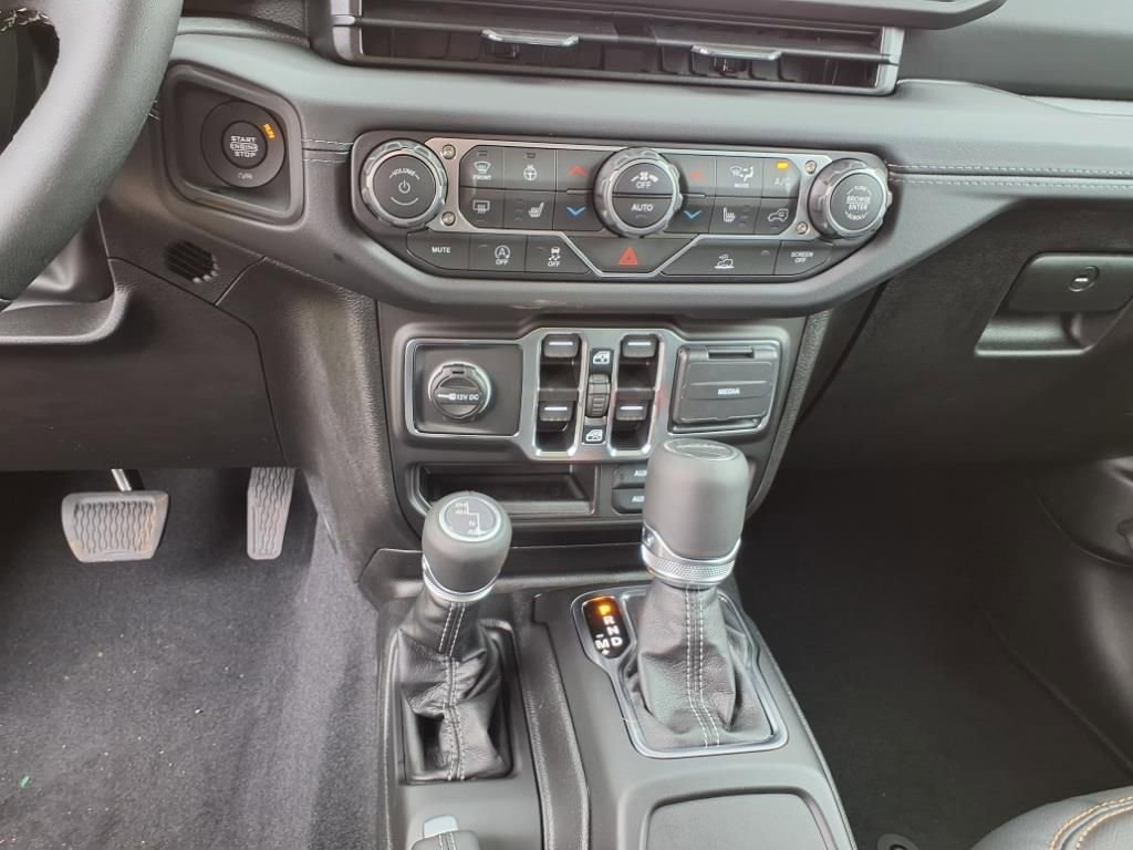 New 2025 Jeep Gladiator Sport image 16