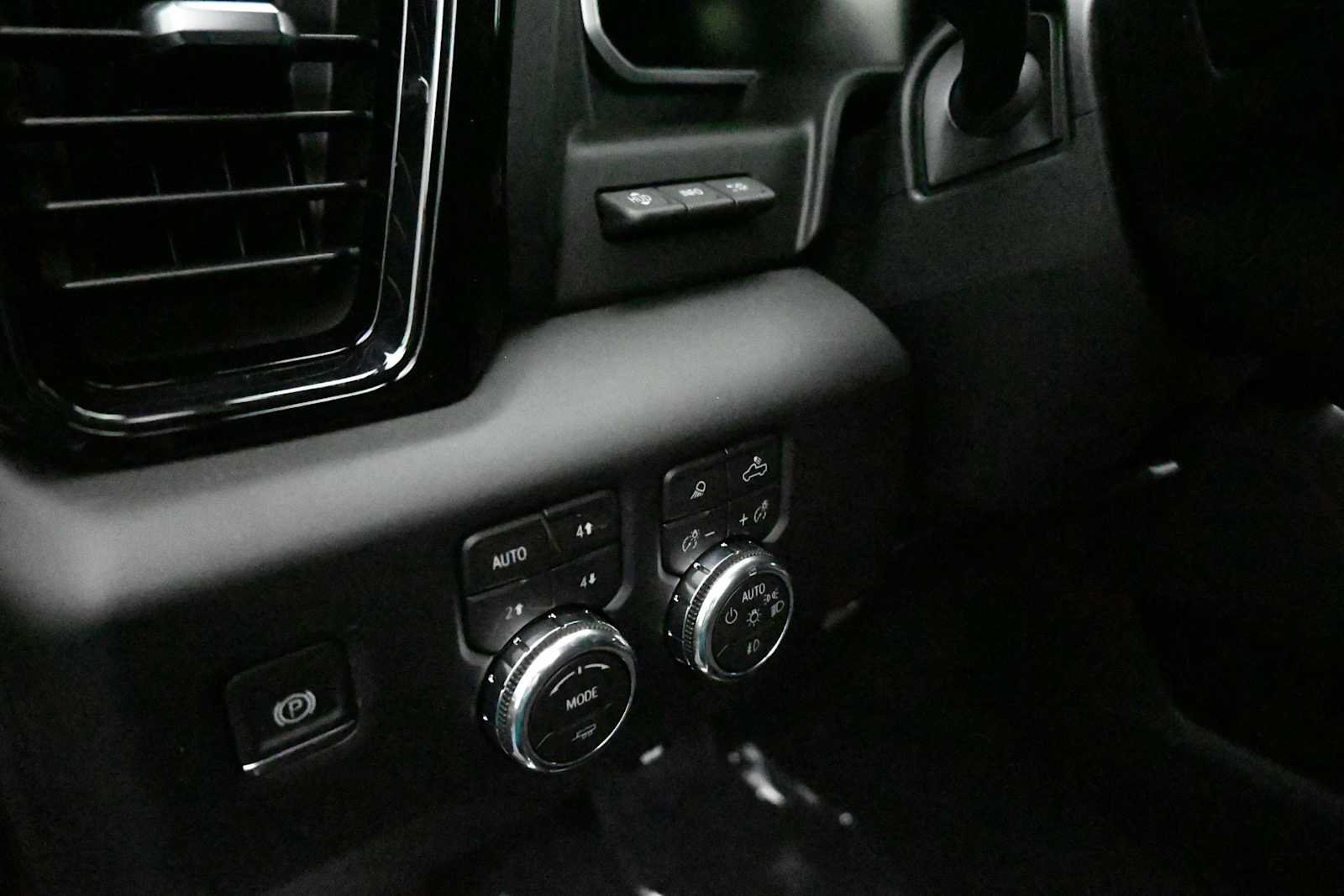 New 2026 GMC Sierra 2500 AT4 w/ AT4 Premium Plus Package AWD/4WD image 20