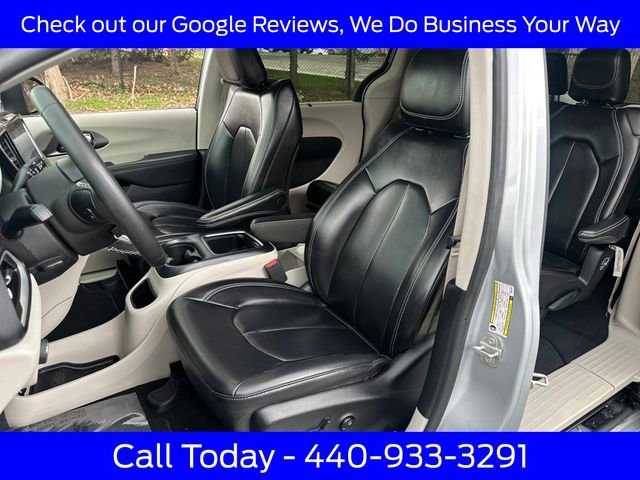 Used 2023 Chrysler Pacifica Touring-L FWD image 28