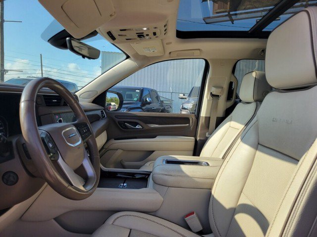 Used 2021 GMC Yukon XL Denali w/ Denali Premium Package RWD image 12