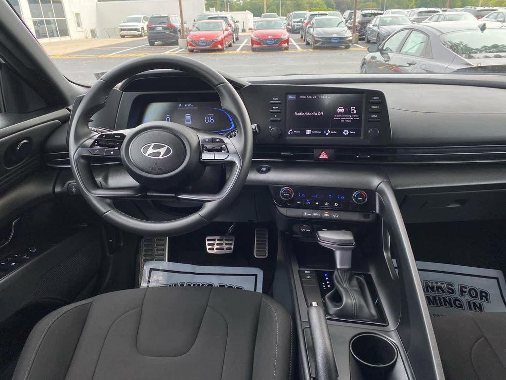 Certified 2025 Hyundai Elantra Sport image 9