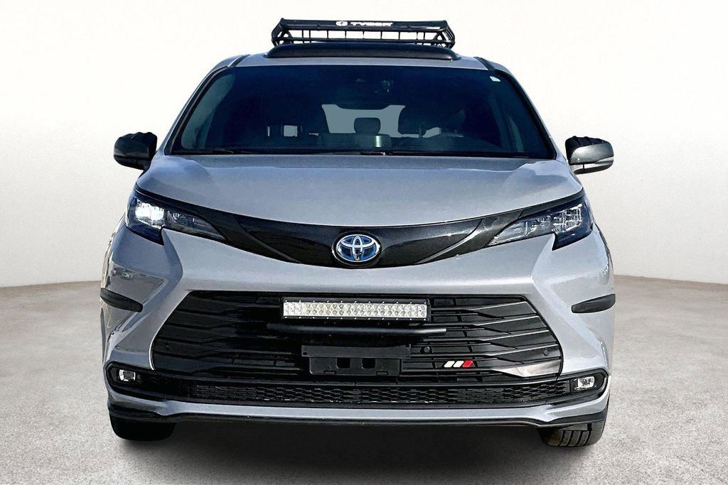 Used 2024 Toyota Sienna XLE Woodland Edition image 4