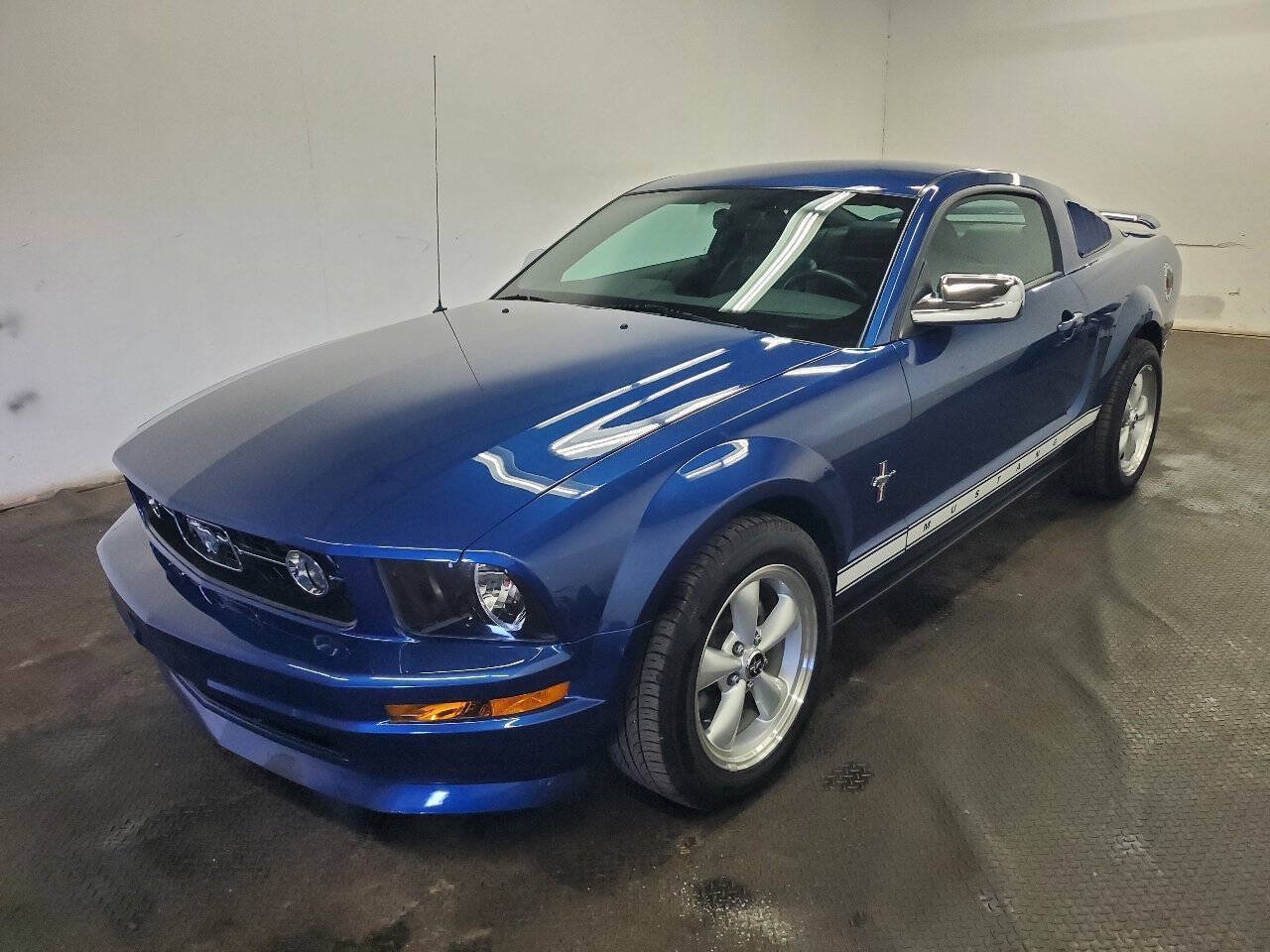 Used 2007 Ford Mustang Premium RWD image 1