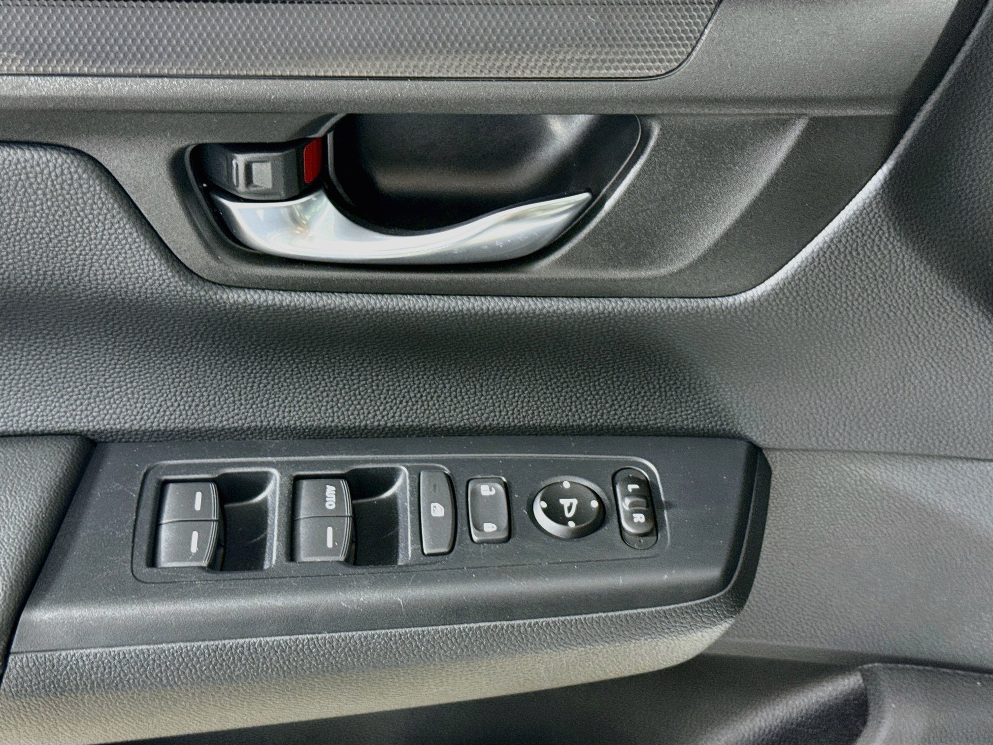 Used 2025 Honda CR-V LX image 20