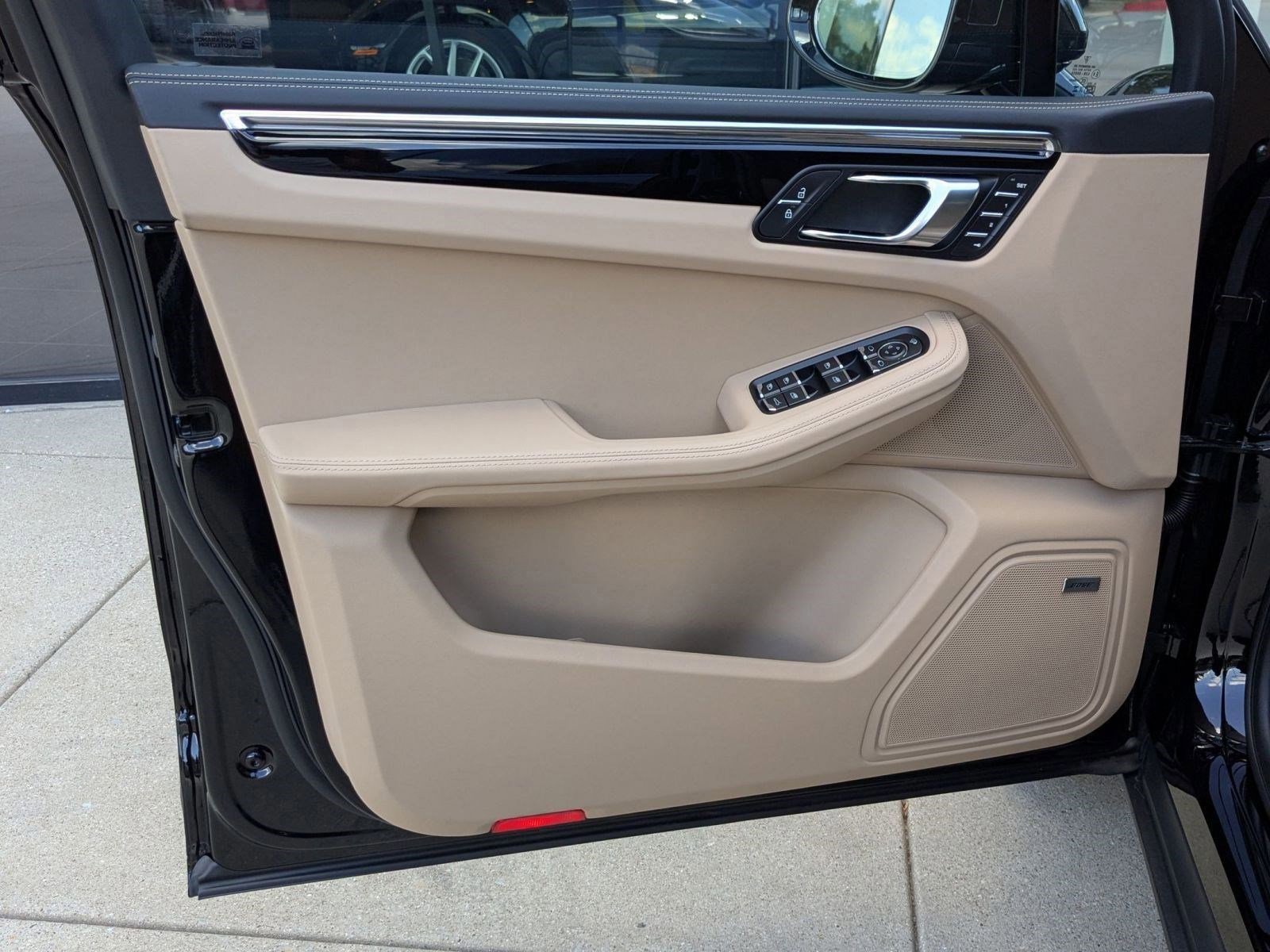 Certified 2026 Porsche Macan AWD/4WD image 13
