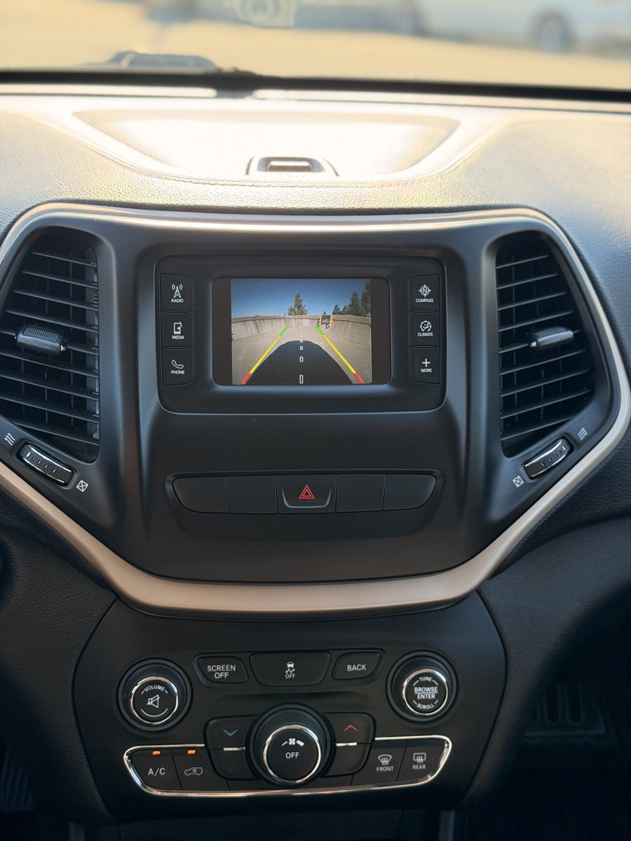 Used 2015 Jeep Cherokee Latitude AWD/4WD image 18