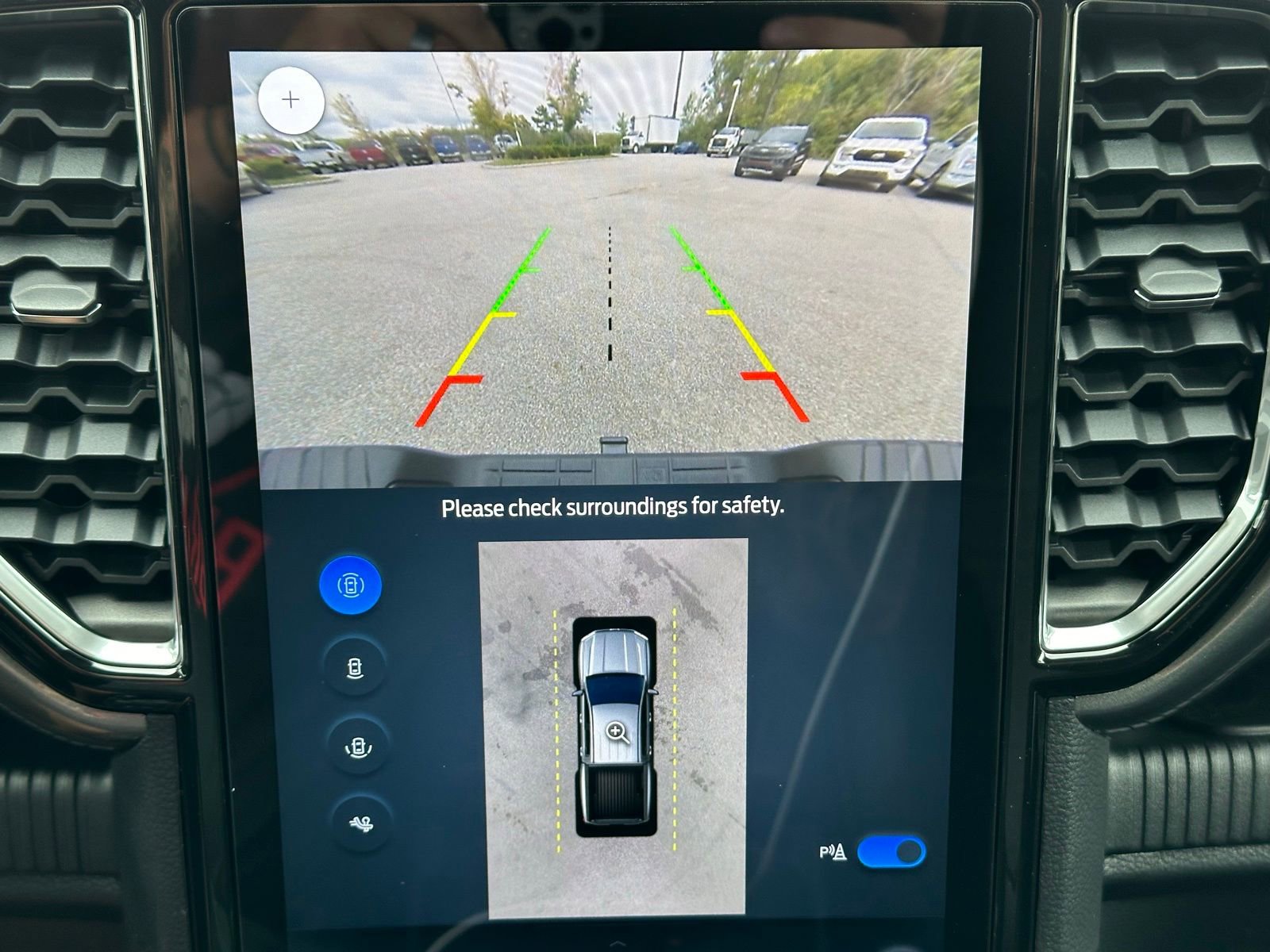 Used 2025 Ford Ranger Lariat w/ FX4 Off-Road Package AWD/4WD image 34