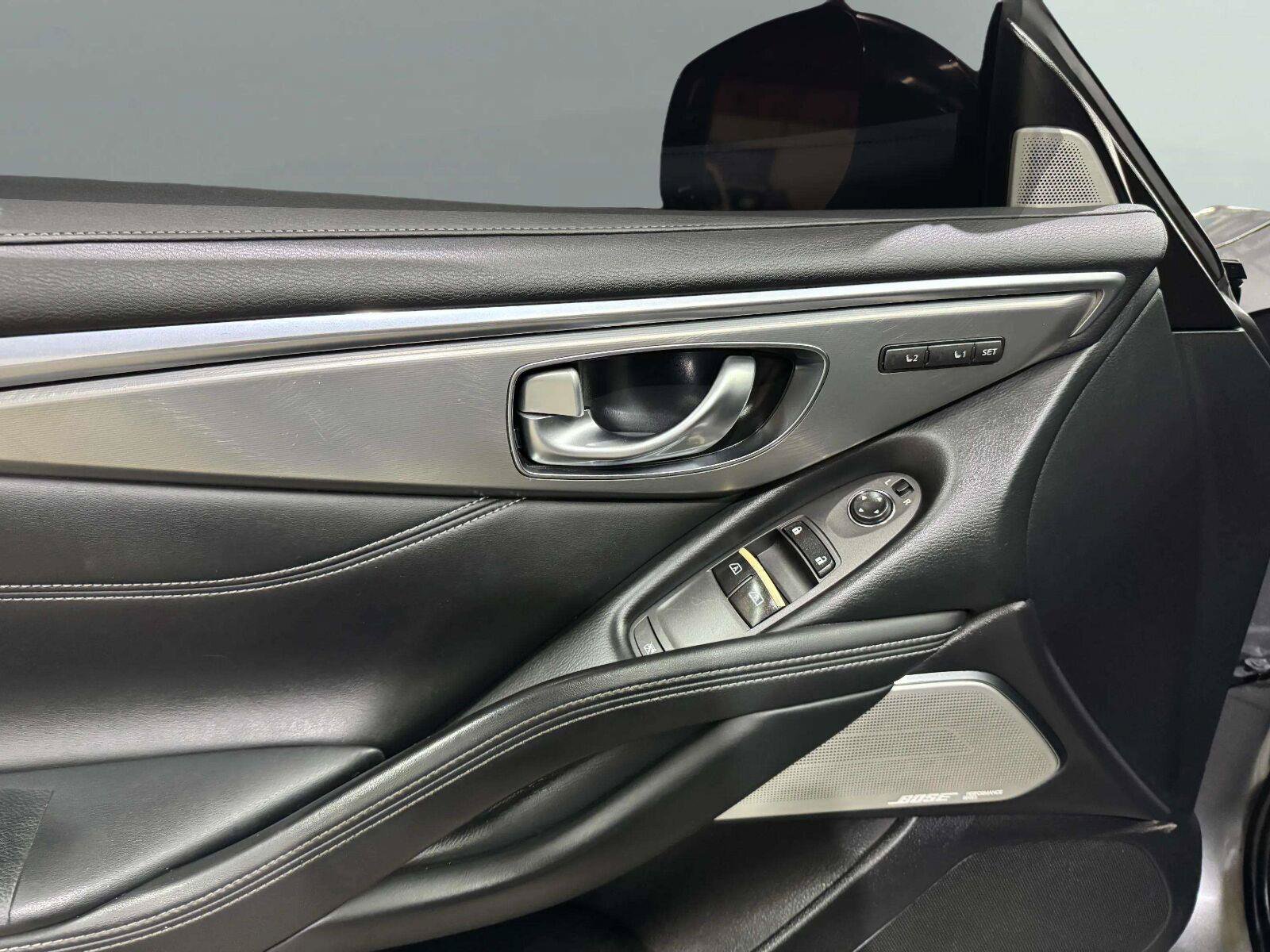 Used 2017 INFINITI Q60 3.0t w/ Premium Plus Package 3.0T AWD/4WD image 23