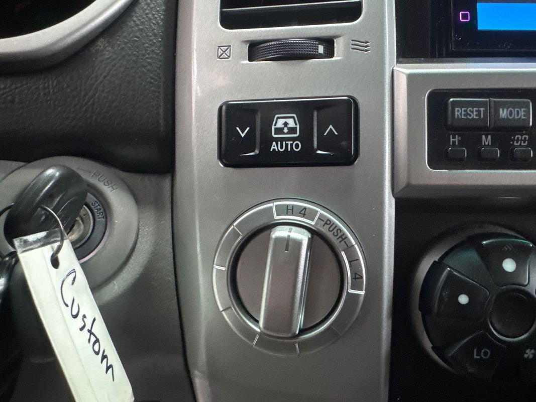 Used 2005 Toyota 4Runner SR5 w/ Preferred Accessory Pkg AWD/4WD image 14