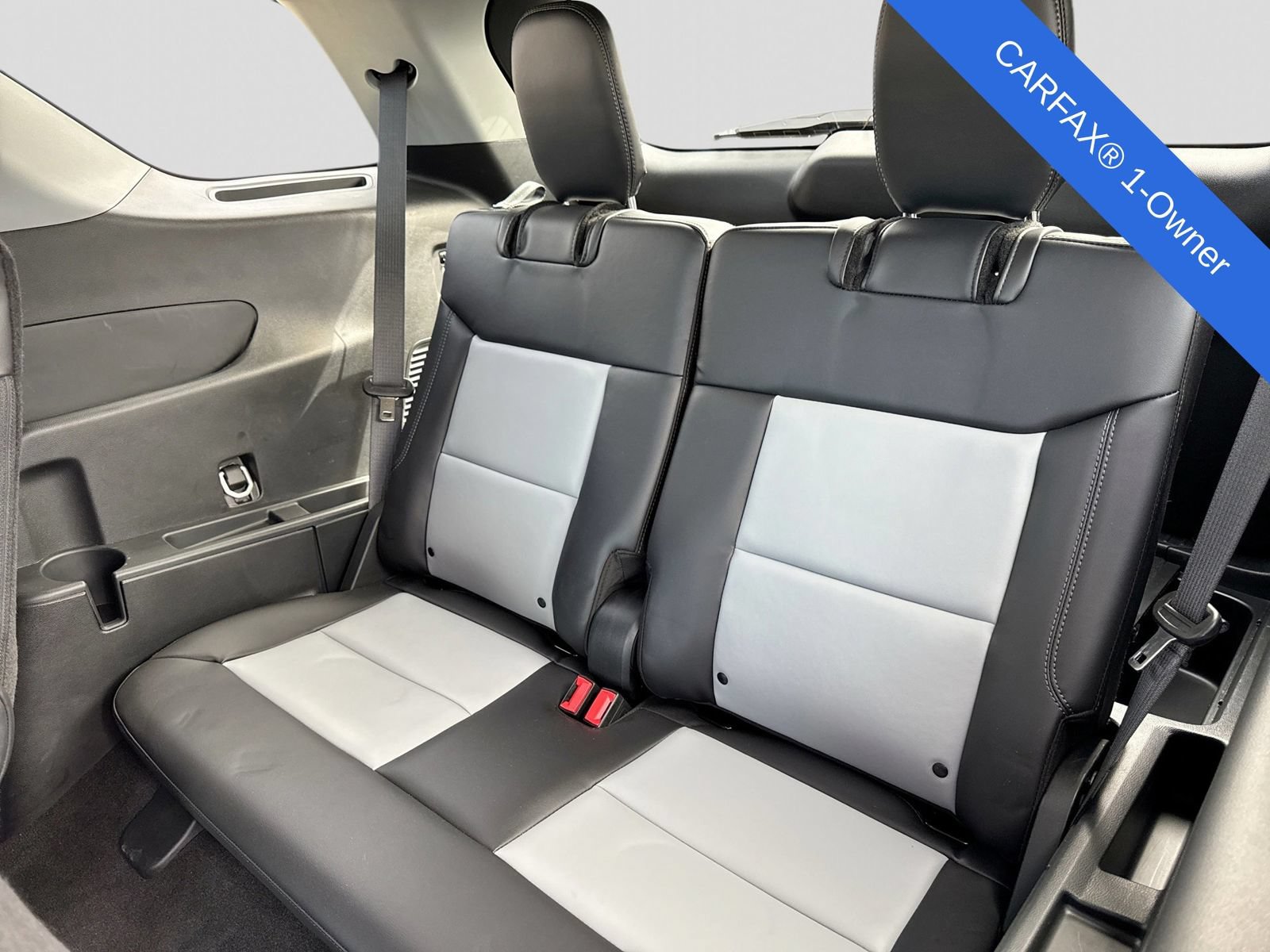 Used 2024 Ford Explorer XLT w/ Equipment Group 202A AWD/4WD image 25