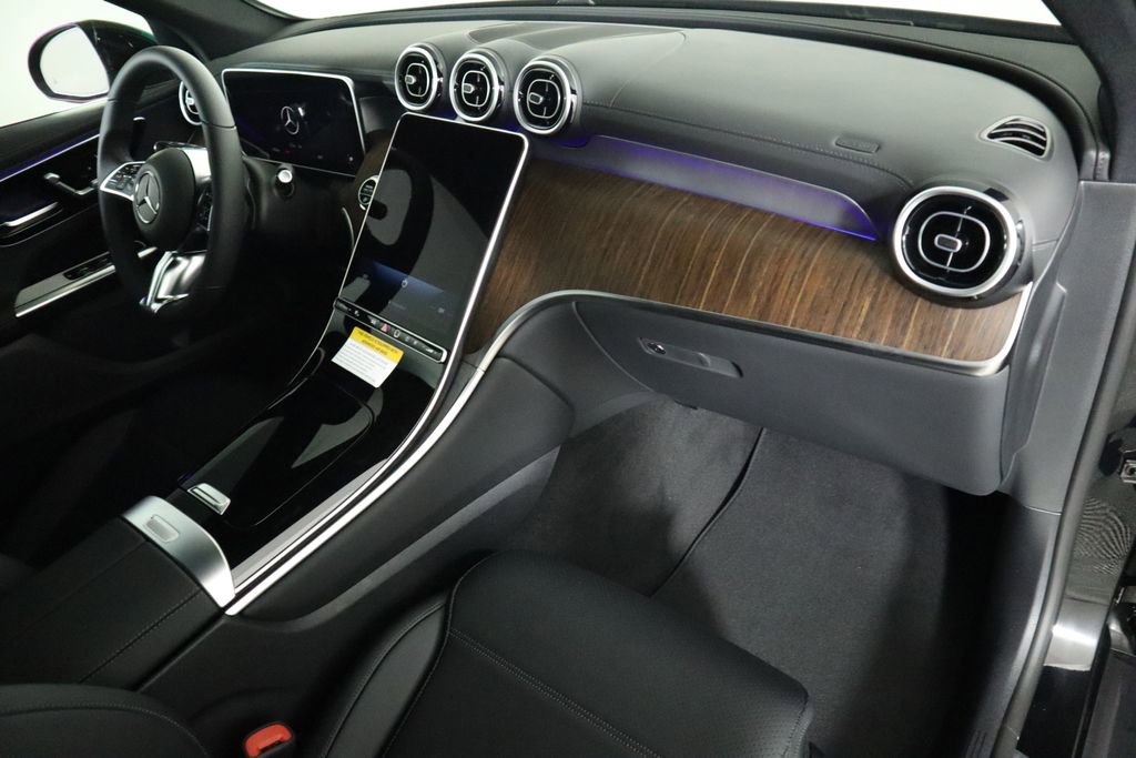 Used 2025 Mercedes-Benz GLC 300 image 17