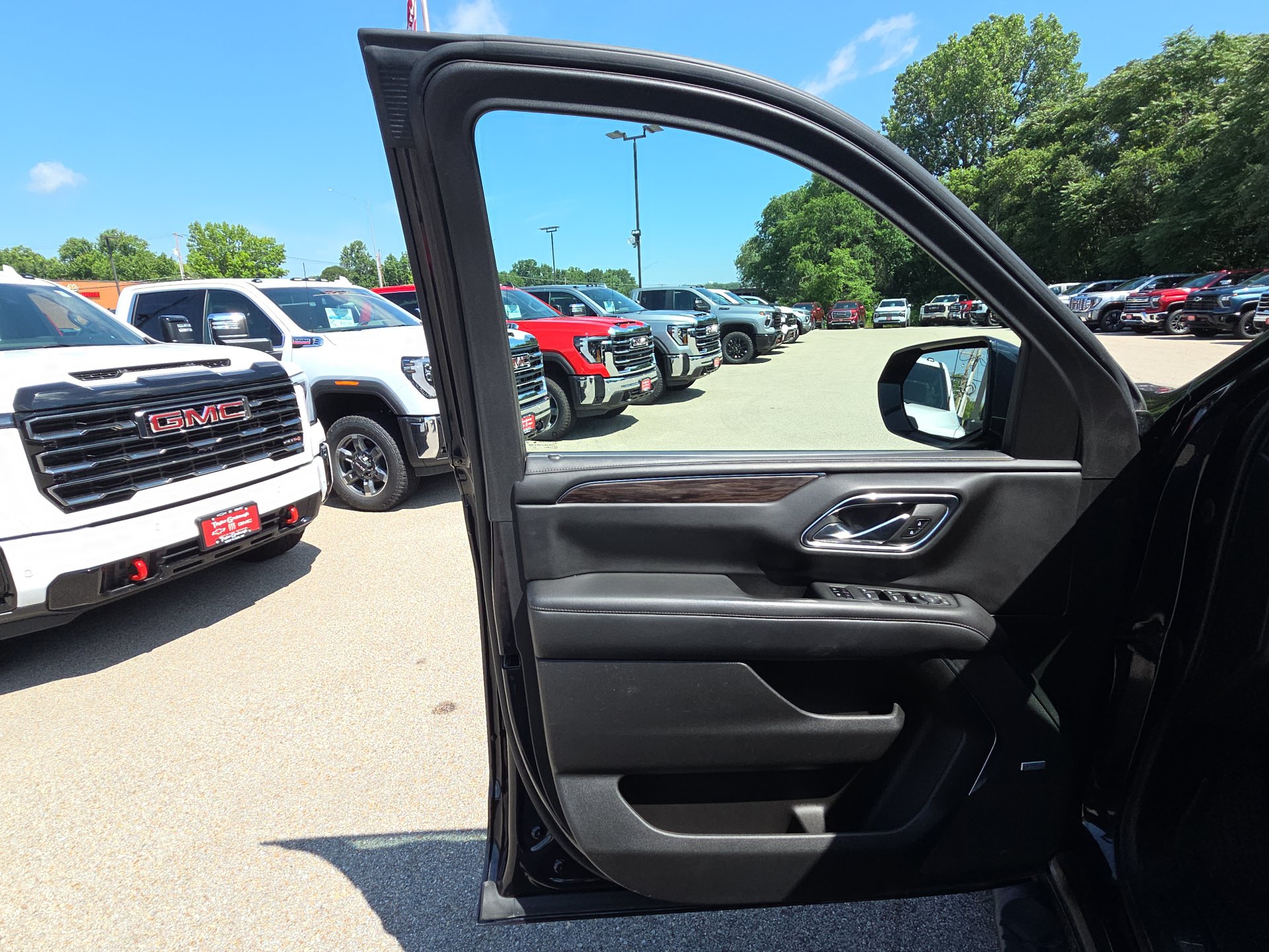Used 2023 Chevrolet Tahoe Z71 AWD/4WD image 12